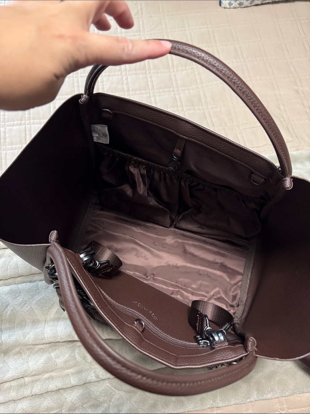 Itzy Ritzy Boss Tote Espresso - Picture 3 of 8